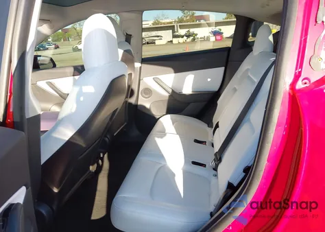 2020 Tesla Model Y Long Range Dual Motor All-Wheel Drive z USA, uszkodzony, nr VIN 5YJYGDEE4LF024043